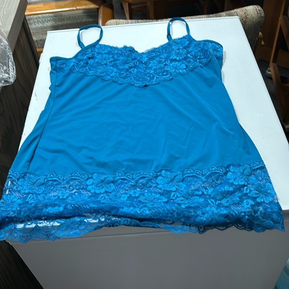 Studio Y Tops - Women’s XL Cami.